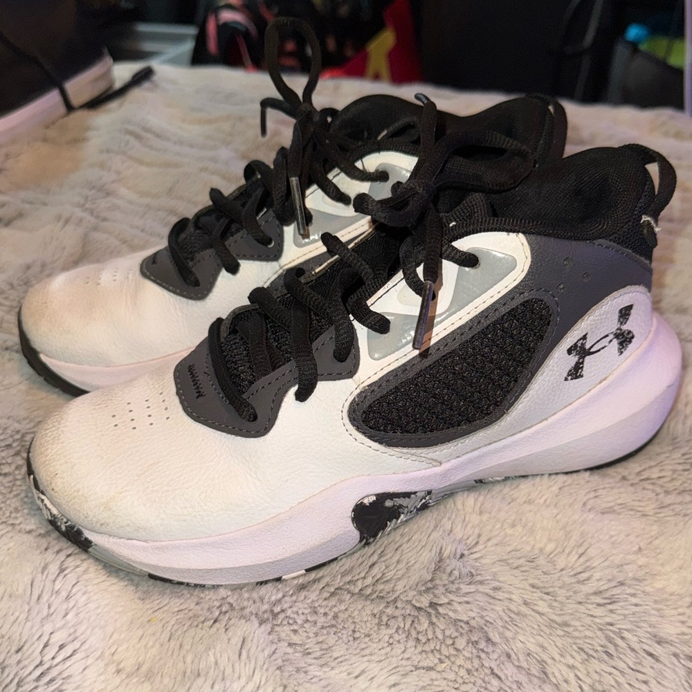 Under Armour Lockdown 6 basketball shoes Size 3.5Y